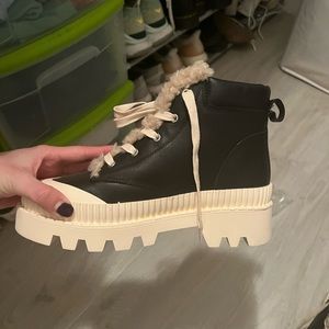 Never been worn cute boots with fur